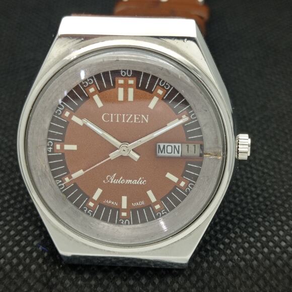 Vintage 1977 Citizen Automatic Mens Silver Watch W/daydate & Red accents - Picture 3 of 8